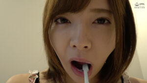 一条みおの咀嚼・歯口内舌ベロ観察・手コキフルコース！