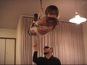 ○縛若妻 吹き矢責めに野外浣腸蝋燭責め