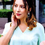 タワマン住まいで何でも持ってそうなのに心の隙間の寂しさが匂ってくる日焼け跡がいやらしいパイパン奥さま