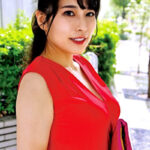 清楚な顔してワンピースの下にはドエロい下着を身に付けてるギャップが激しい奥さま。